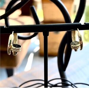 🌟 SALE $30 🌟 Twisted Hammer Nail Rhinestone Gold Plated Smaller Hoop Earrings
